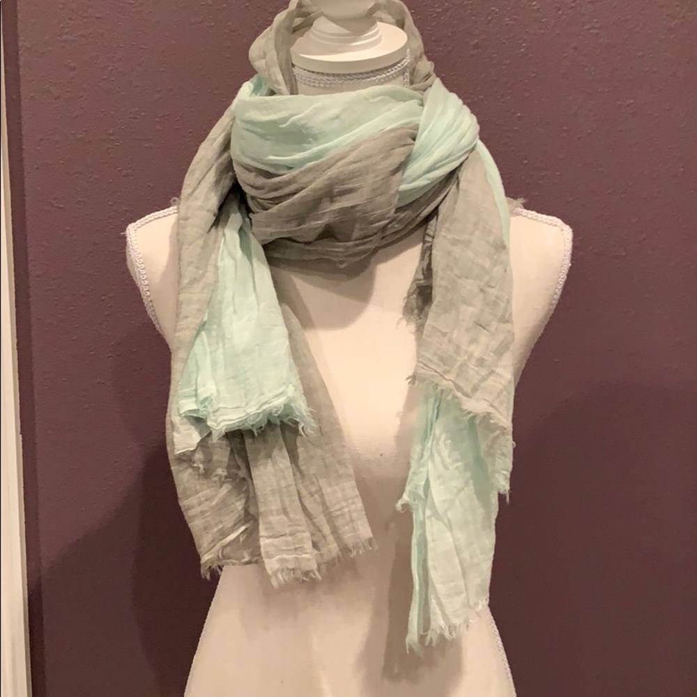 Pisu Scarf